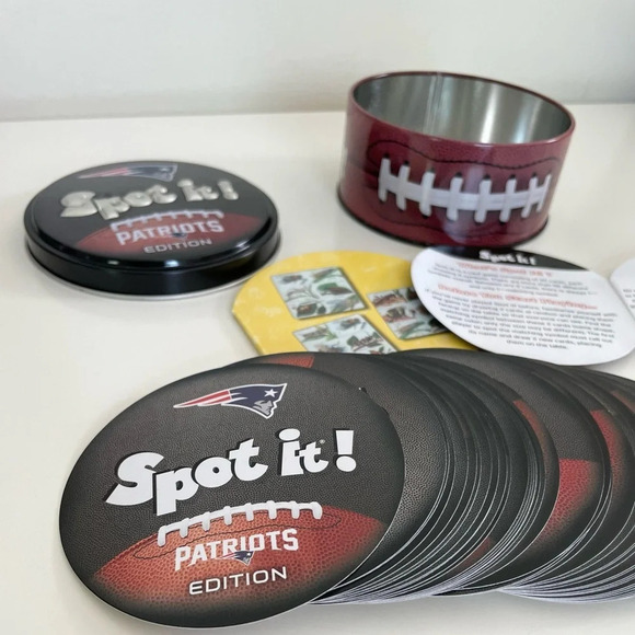 NFL New England Patriots Spot It! Kids Matching Card Game for ages 7+ - Picture 7 of 13